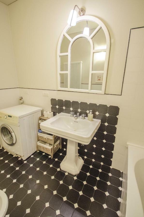 Azeglio Apartment, A Due Passi Da Piazza Maggiore Bologna Luaran gambar