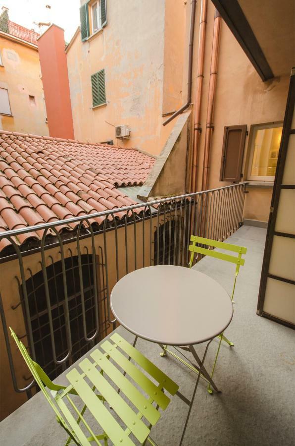 Azeglio Apartment, A Due Passi Da Piazza Maggiore Bologna Luaran gambar